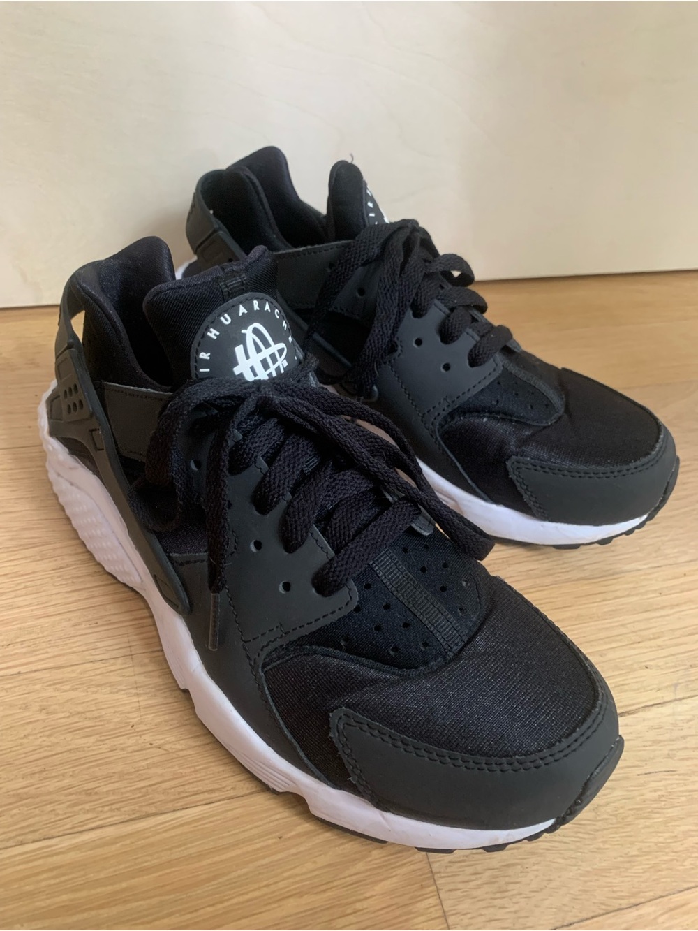 Nike Air Harache Sneakers | Black | Size W8 (W7.5 - Run Small)